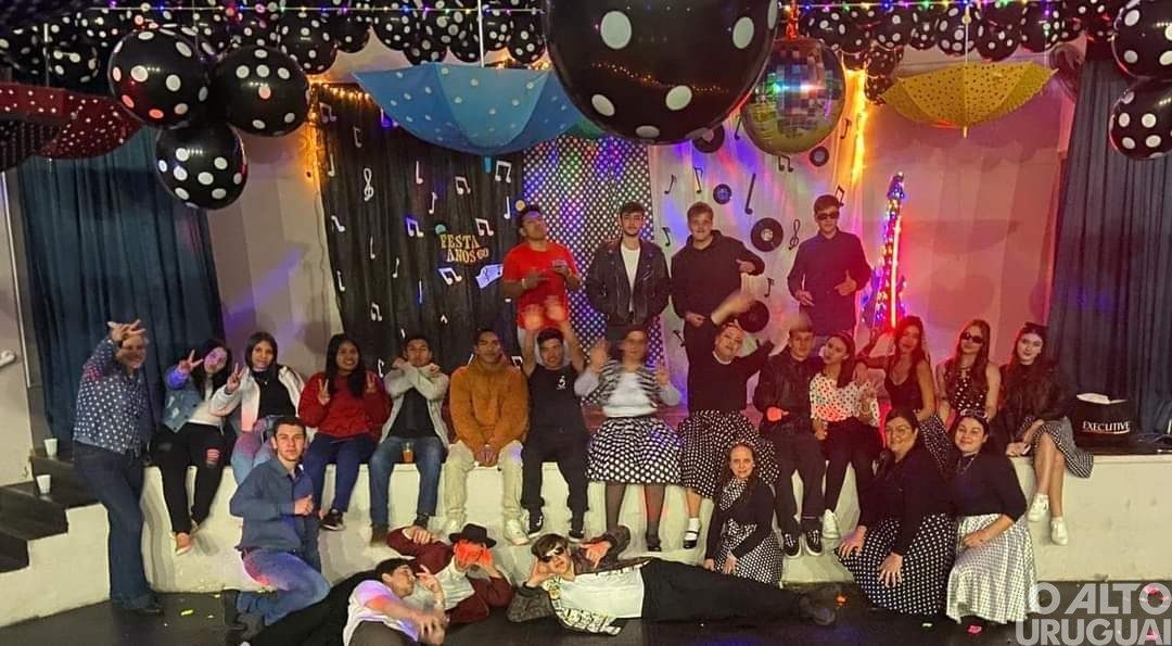 Escola 14 de Maio realiza 1ª Festa dos Anos 60 em Vicente Dutra