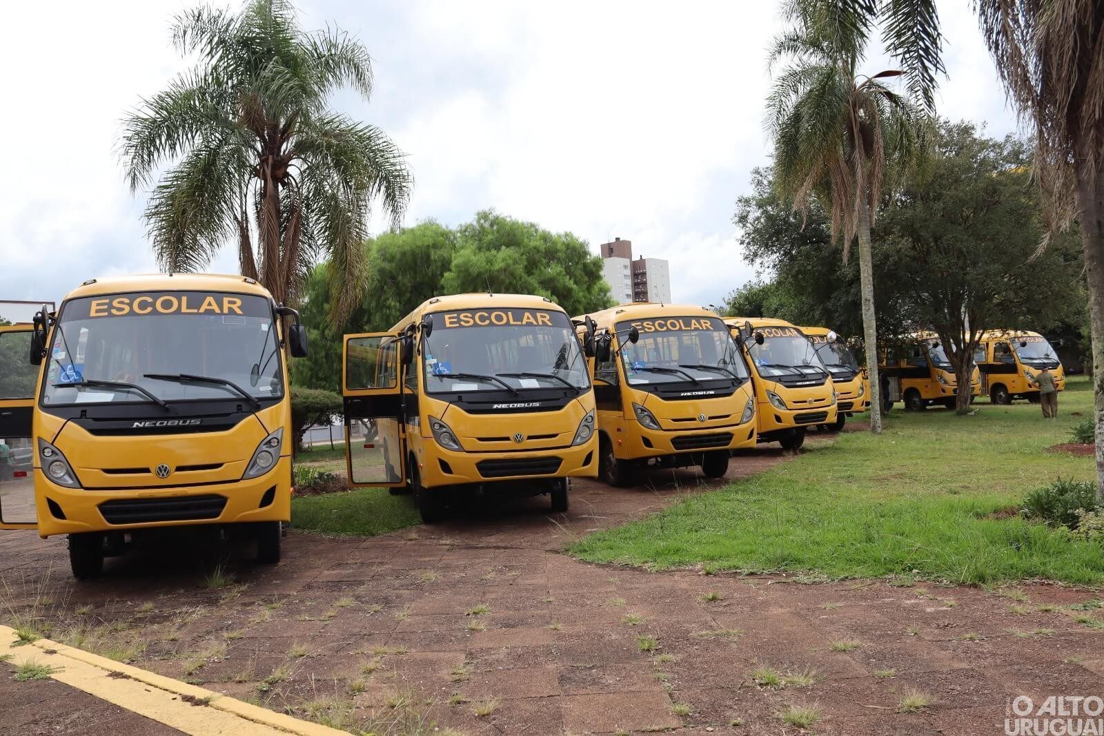 Secretaria de Educação de Palmeira das Missões adquire sete novos ônibus escolares