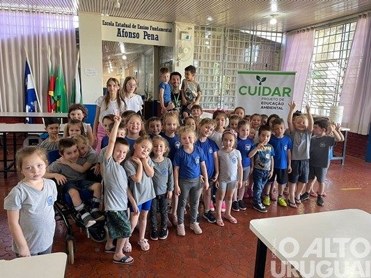Secretaria de Meio Ambiente realiza ação educação ambiental nas escolas de FW