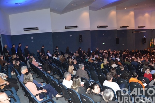 Emoção e reencontros marcam os 30 anos do Coral da URI/FW