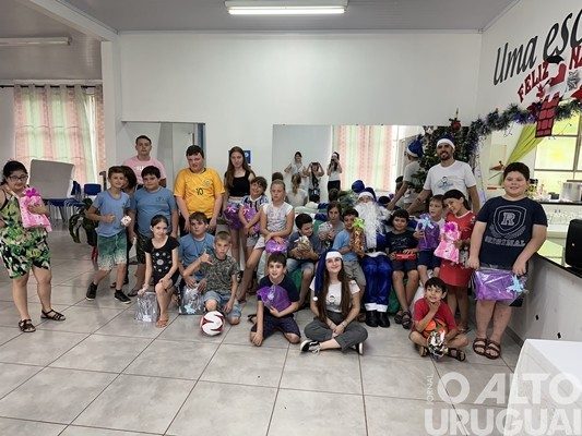 Campanha presenteia mais de 200 crianças