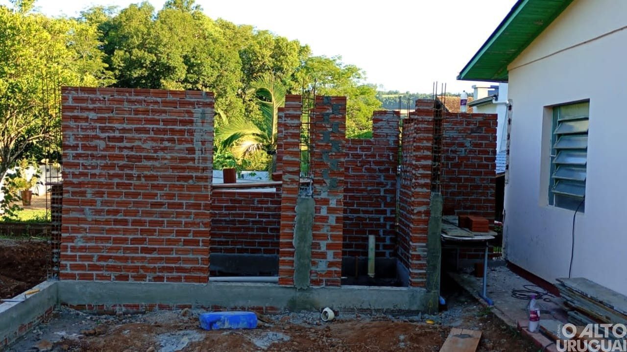 Escola Paraíso da Criança de Caiçara recebe nova área coberta