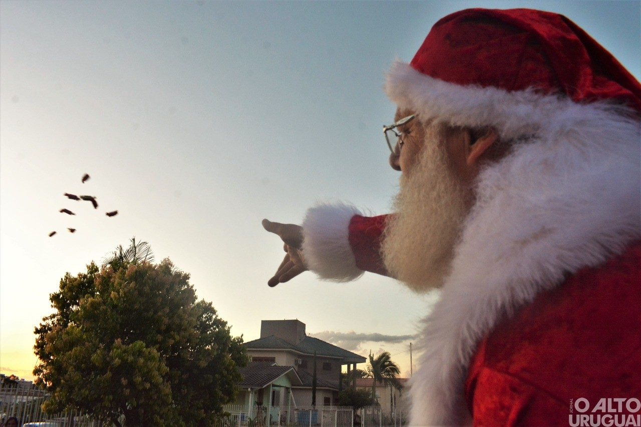 Papai Noel nos Bairros espalha a magia pelas ruas de FW