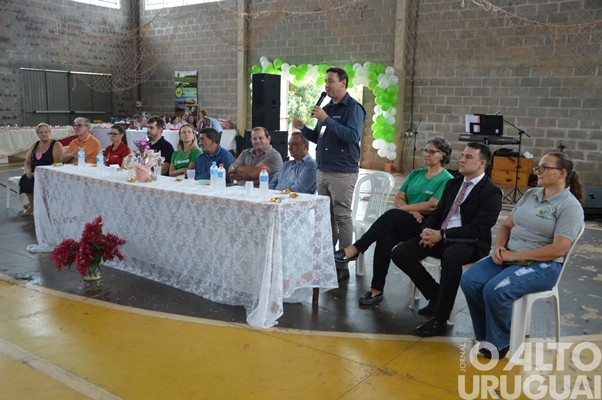 Centenas de mulheres participam de encontro em Jaboticaba