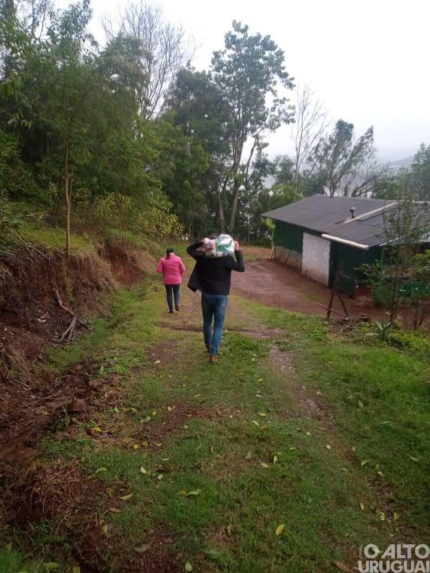 Caiçara: cestas básicas são entregues a famílias carentes