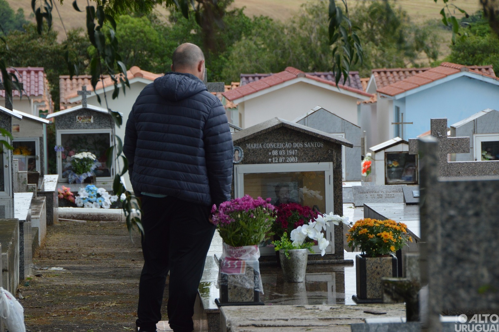 Missas e visitas relembram entes queridos nesse Dia de Finados