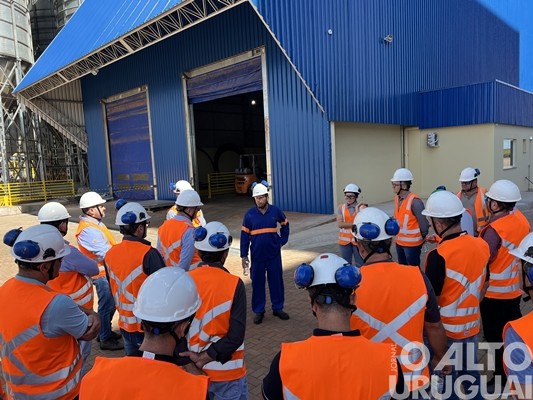JBS apresenta a estrutura da fábrica de ração em Seberi