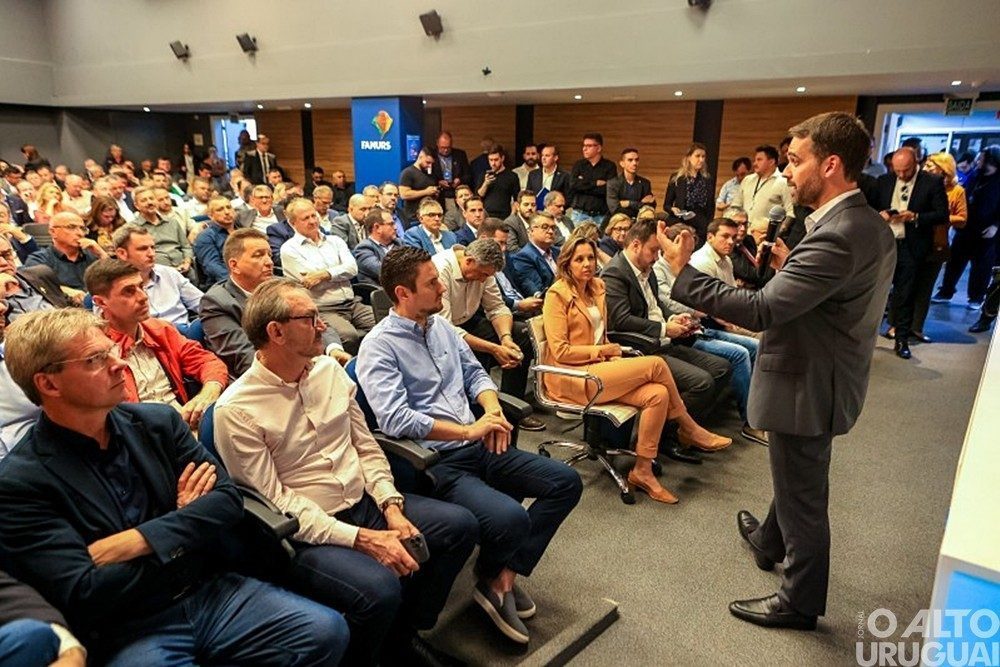 Governo do RS detalha proposta de recomposição do ICMS em reunião com a Famurs