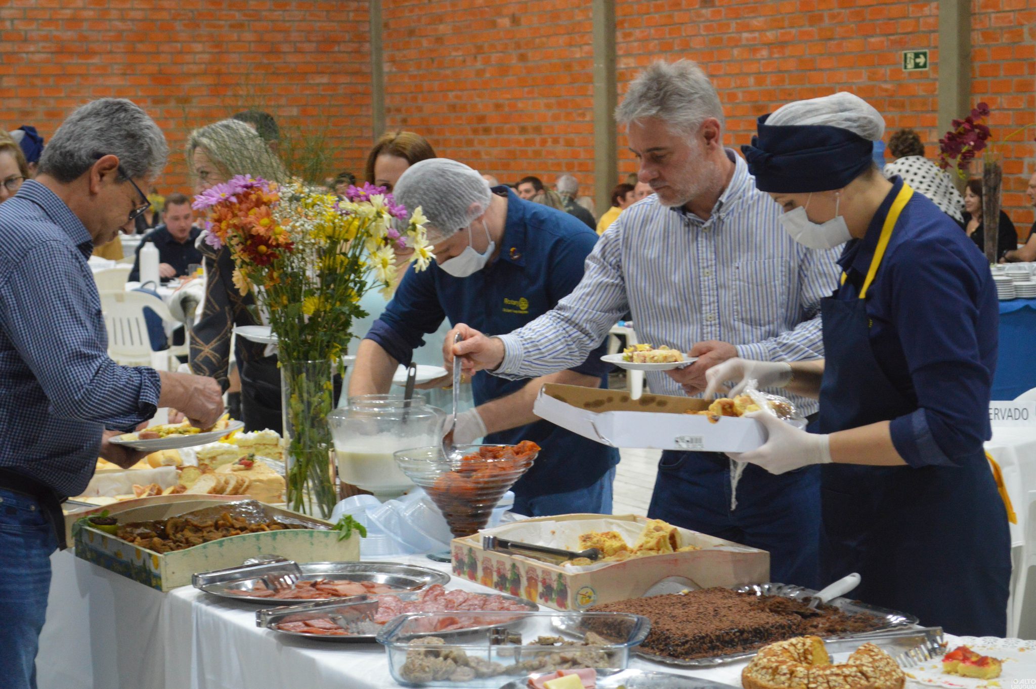 Mais de 300 pessoas participam do 17º Café Colonial do Rotary Barril