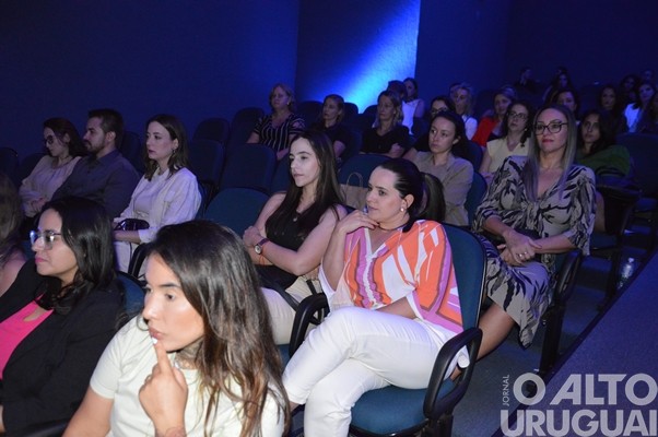 Mais de 800 pessoas participam de palestra com Leila Ama em FW