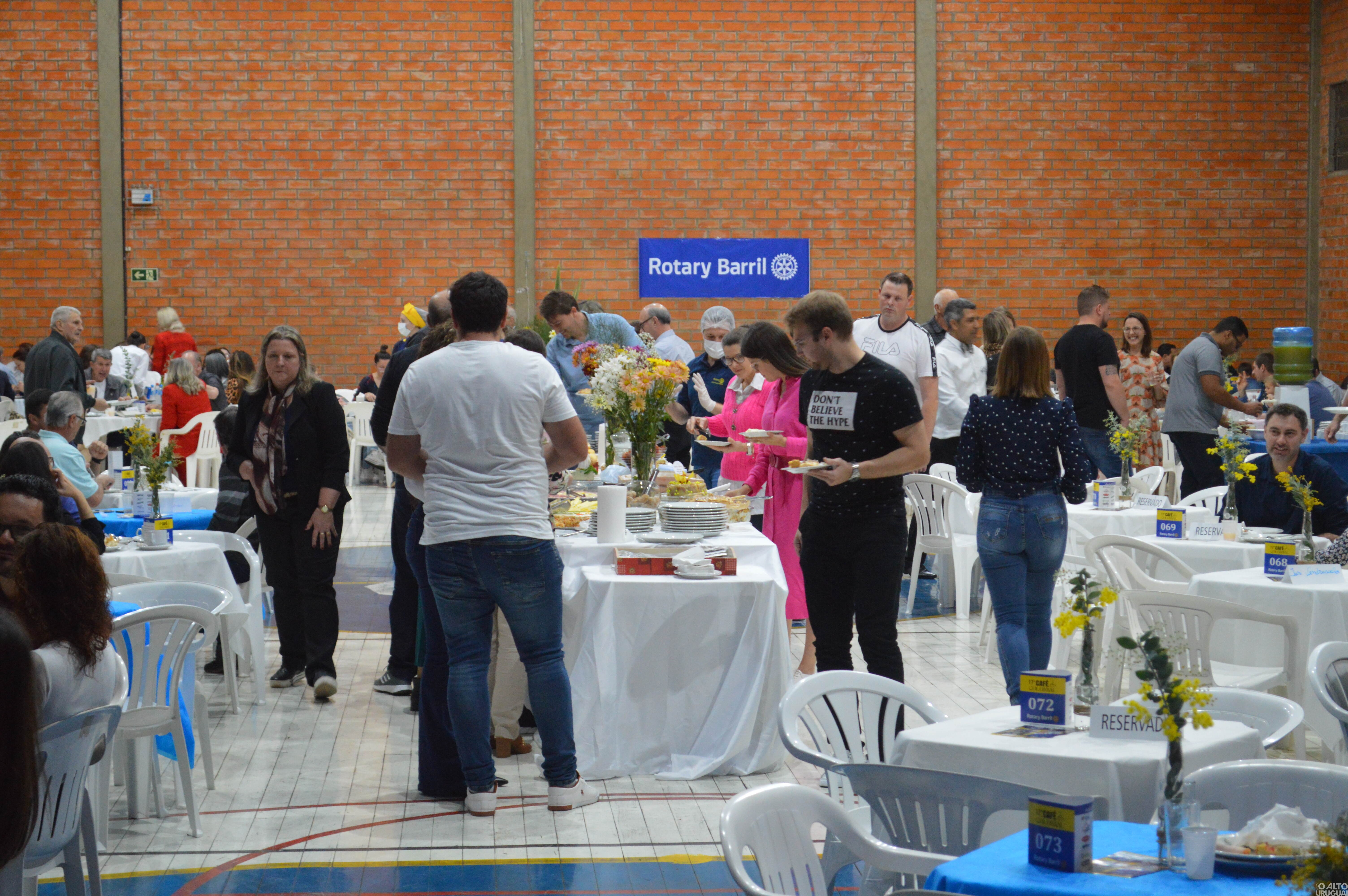 Mais de 300 pessoas participam do 17º Café Colonial do Rotary Barril