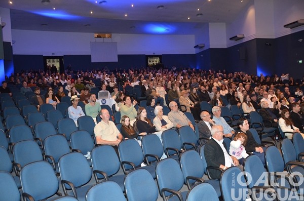 Emoção e reencontros marcam os 30 anos do Coral da URI/FW