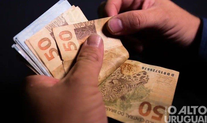 Governo propõe salário mínimo de R$ 1.502 para próximo ano