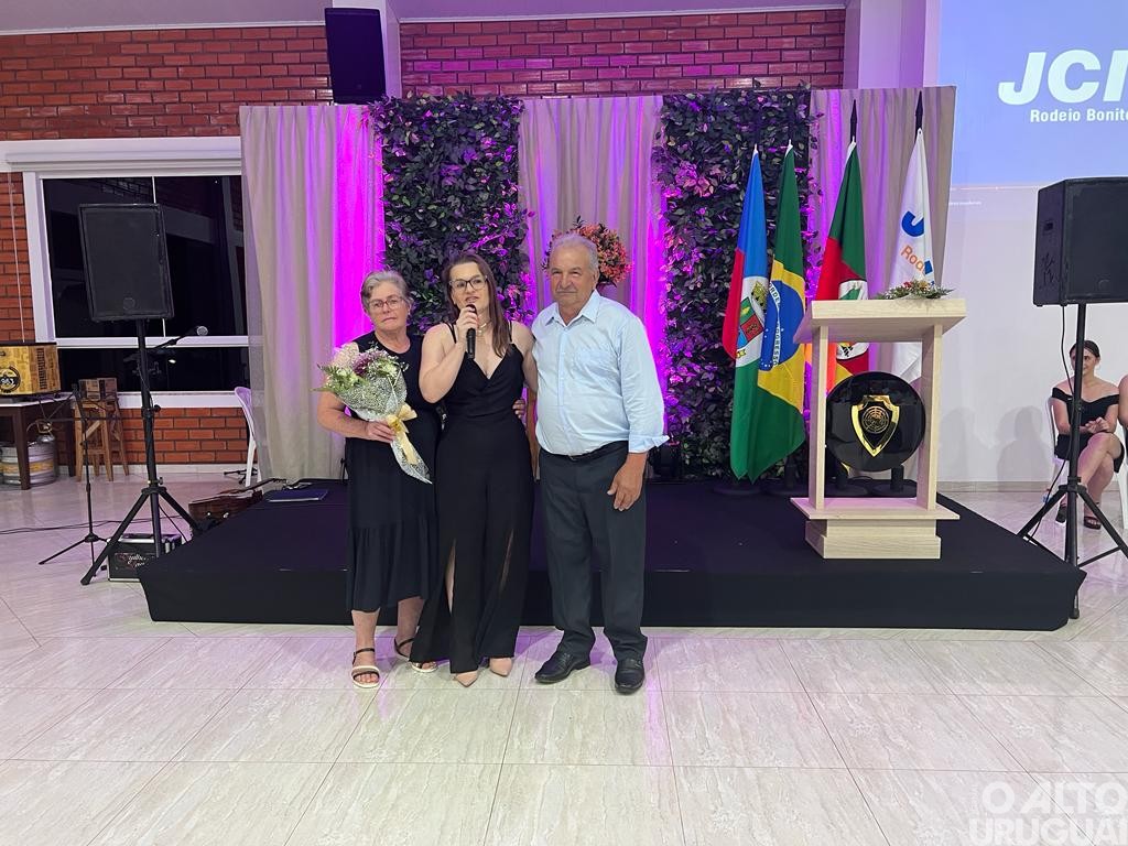 Jantar festivo com honrarias marca os 50 anos da JCI em Rodeio Bonito