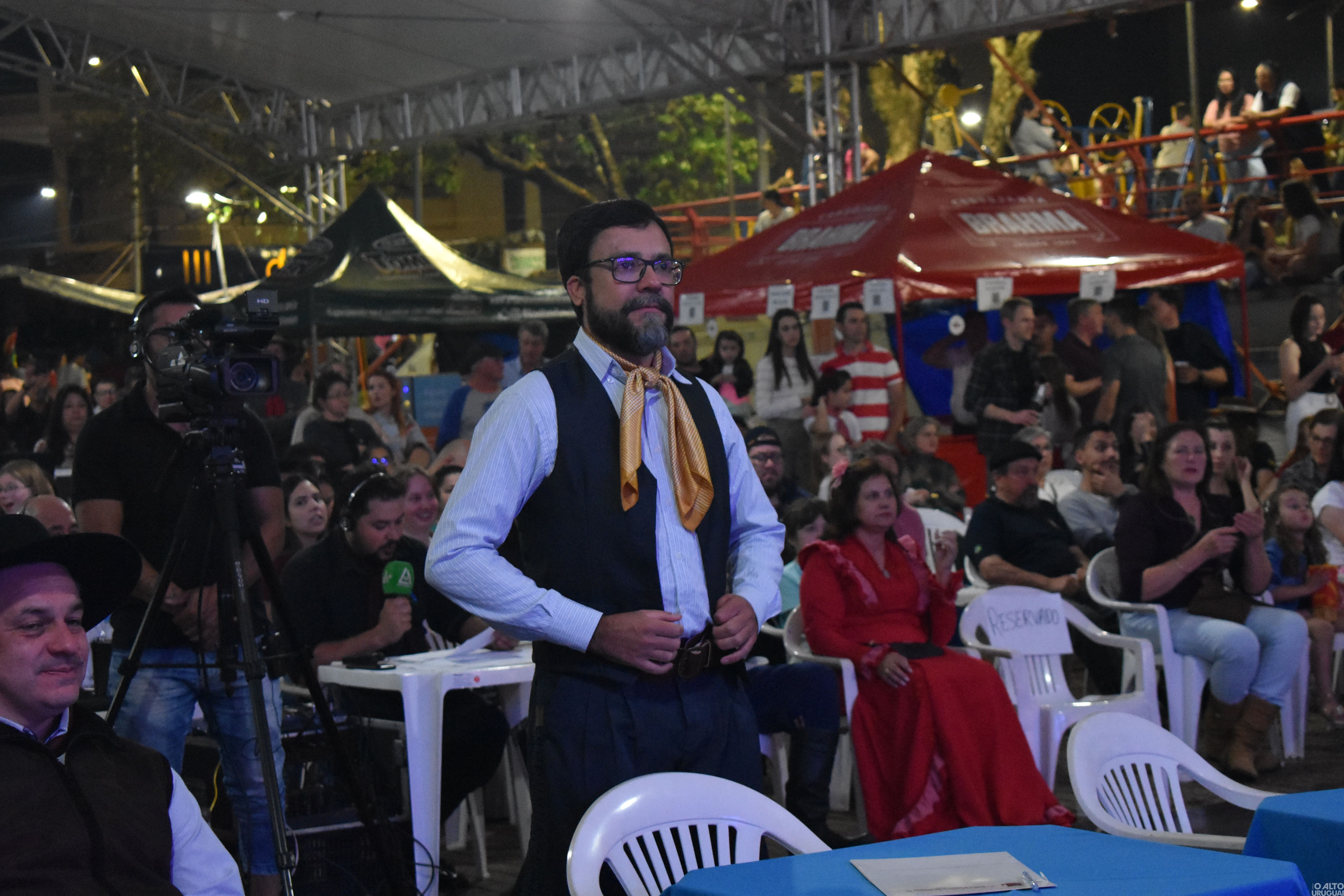 Primeira noite do Canto do Barril reúne grande público
