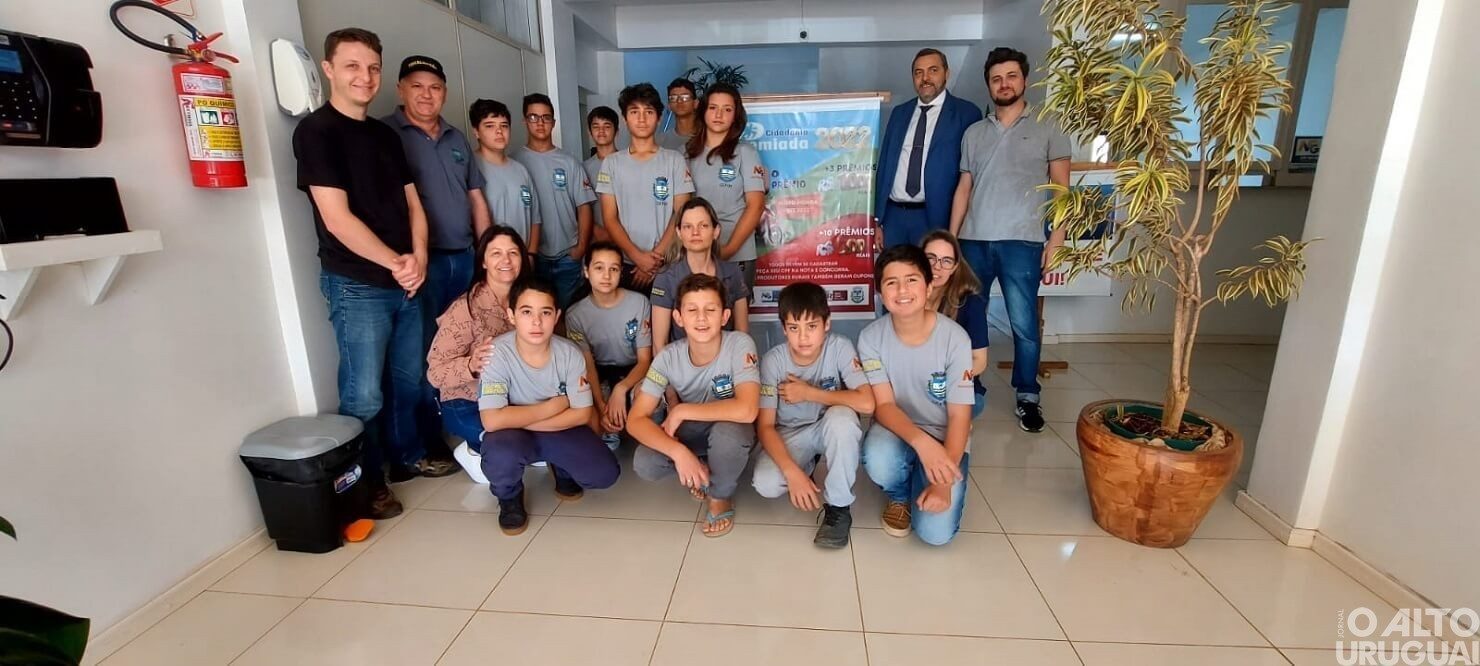 Palmitinho: alunos da linha Cordilheira do Guarita participam de atividades 