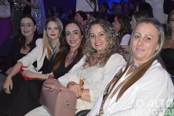 Mais de 800 pessoas participam de palestra com Leila Ama em FW