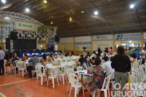 Palestra-show com Otélio Drebes reúne mais de 600 pessoas em Seberi