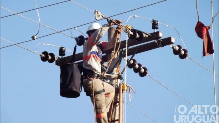 Comunidades são contempladas com extensão de rede elétrica em Palmitinho