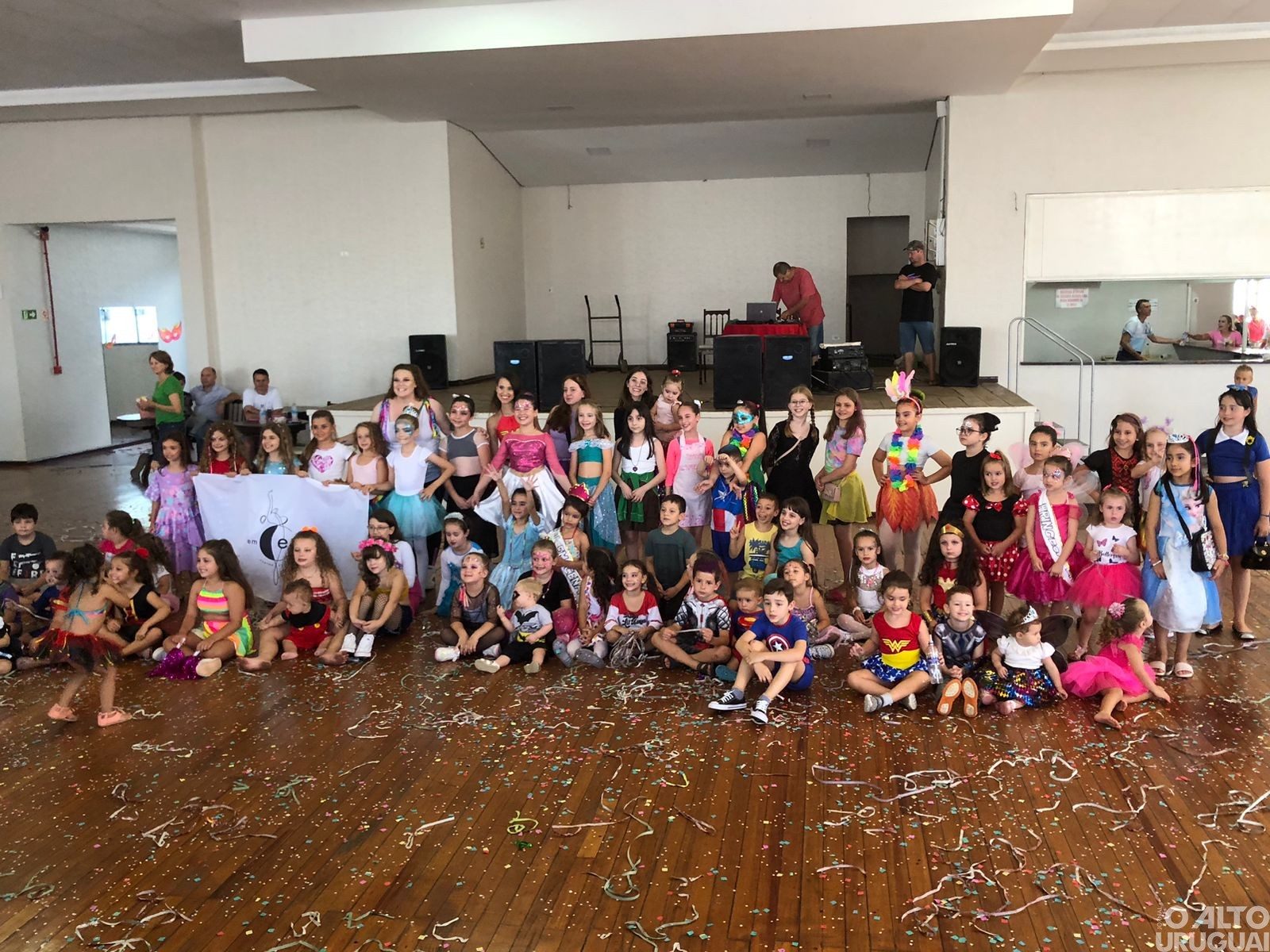 Clube Harmonia realiza Carnaval Infantil em FW