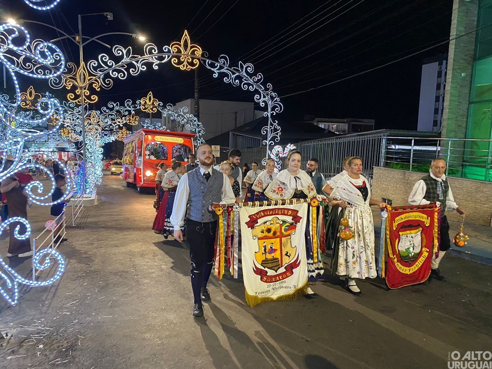 Marcha dos Archotes emociona público no Frederico em Luz