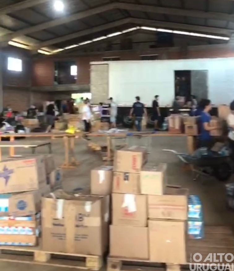 Campanhas demandam por ajuda de voluntários para organizar os donativos