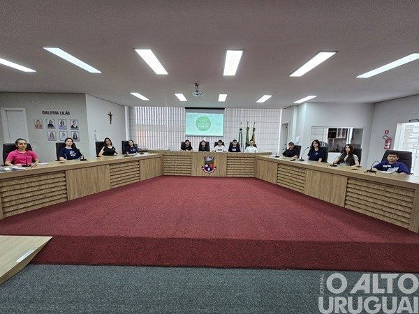Vereadores mirins de FW realizam sessão nesta quarta-feira