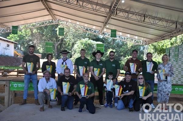 Organizadores e instituições recebem homenagens da Expofred 2025