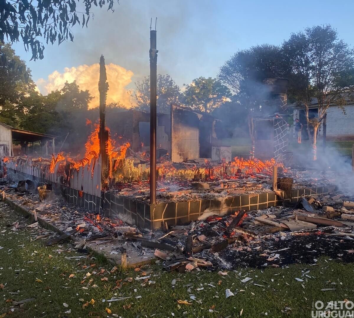 Incêndio destrói residência em Caiçara e família precisa de ajuda