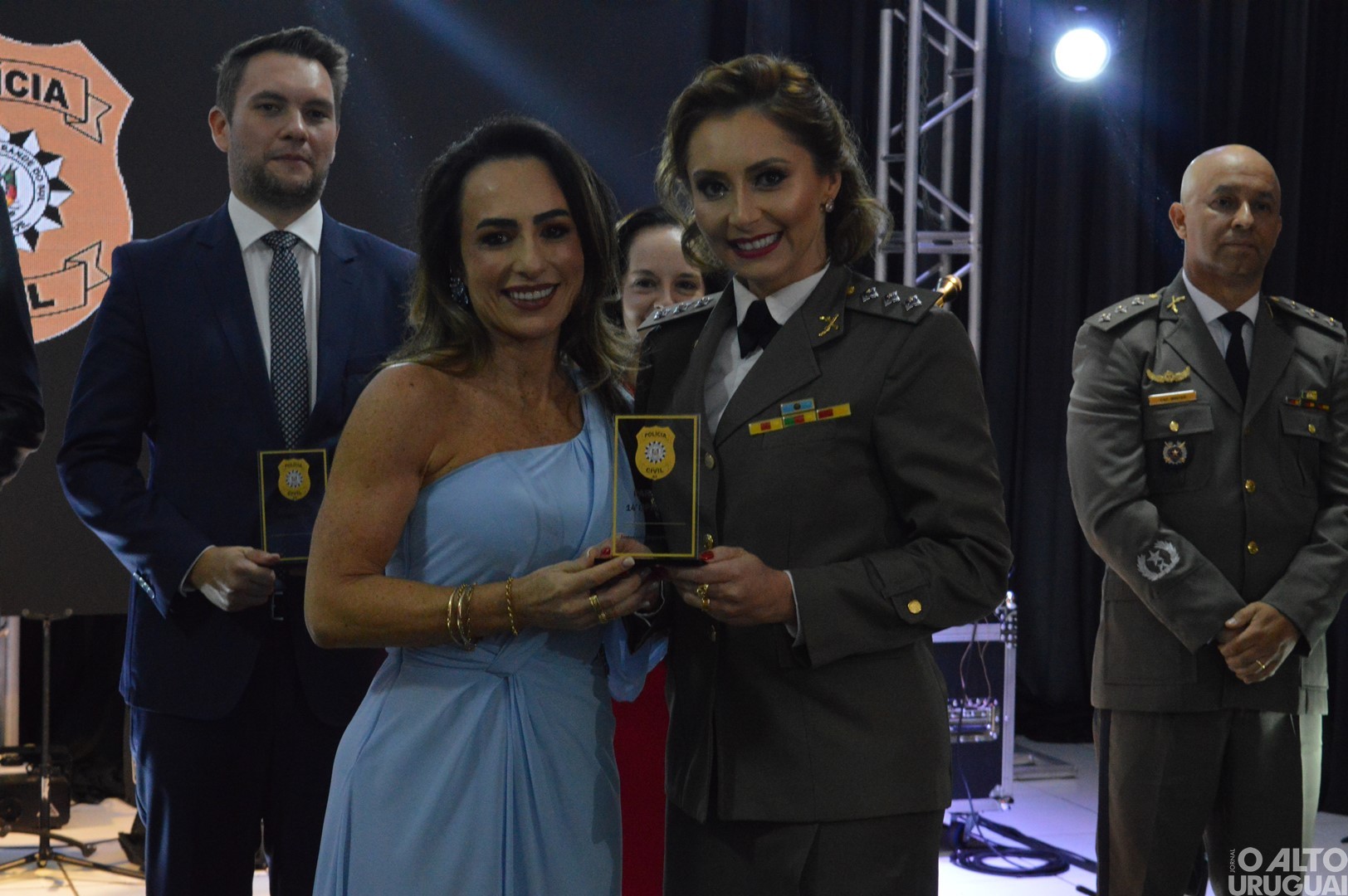 Baile Golden Night homenageia parceiros da Polícia Civil