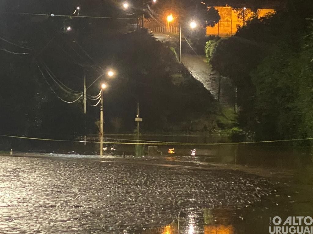 Região apresenta fortes chuvas durante a madrugada
