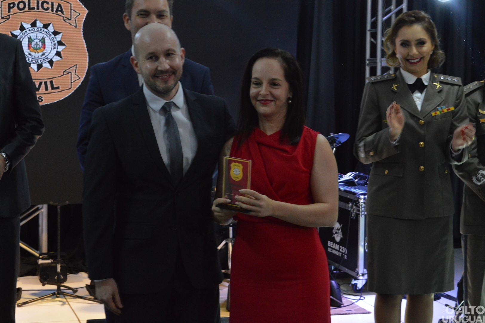 Baile Golden Night homenageia parceiros da Polícia Civil