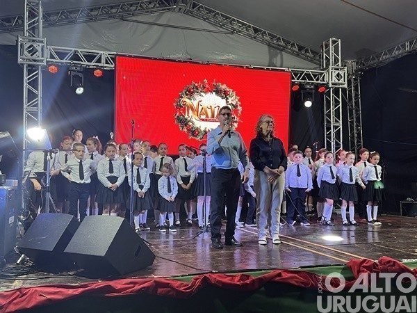 Natal de Rodeio Bonito inicia com luzes e celebração comunitária
