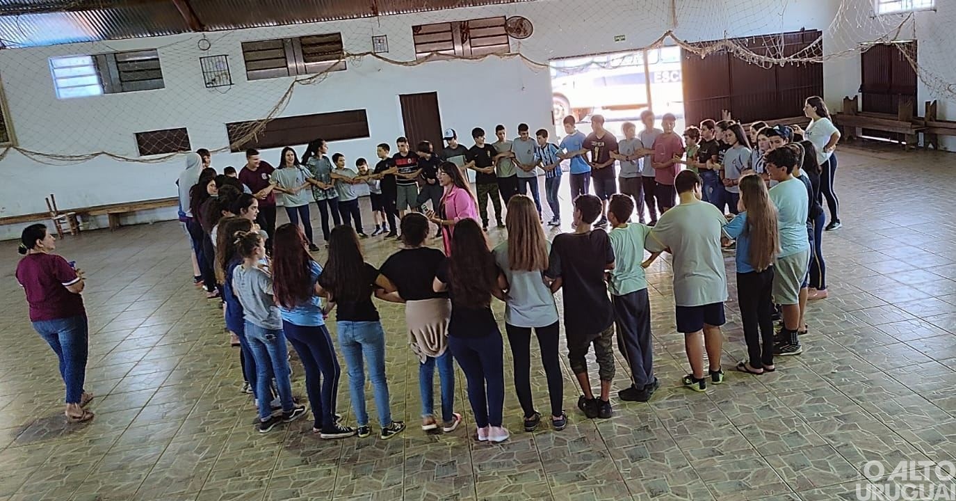 Primeira oficina de expressão corporal e técnicas teatrais é realizada em Seberi