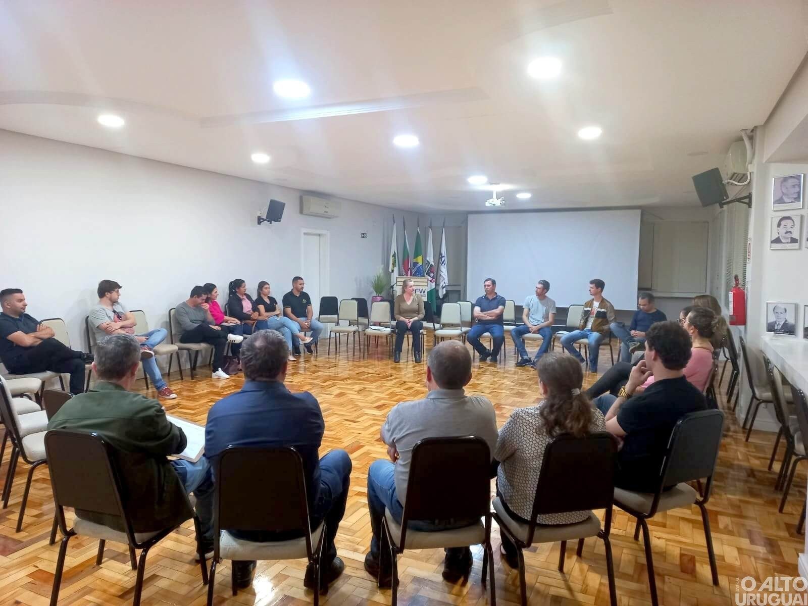 Núcleo do Comércio da AEFW reúne empresários do comércio local