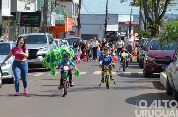 Caminhada contra o câncer e Pedalada da Criança marcam manhã em Rodeio Bonito