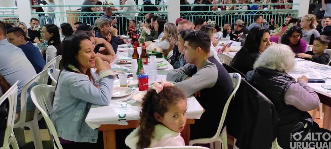 Mais de 800 pessoas participam do Jantar das Massas em FW