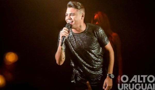 Felipe Araújo sobe ao palco principal da Expofred às 22 horas desta quinta-feira