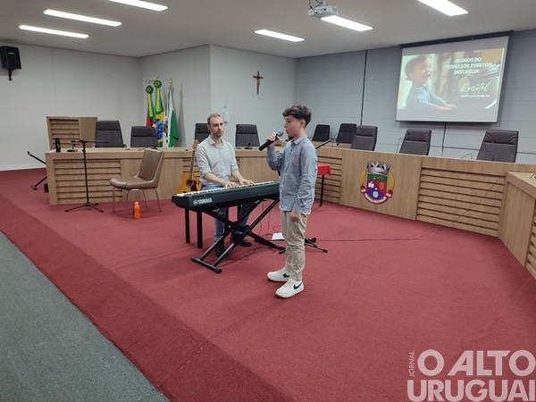 Talentos de FW e região participam de recital na Câmara de Vereadores de FW