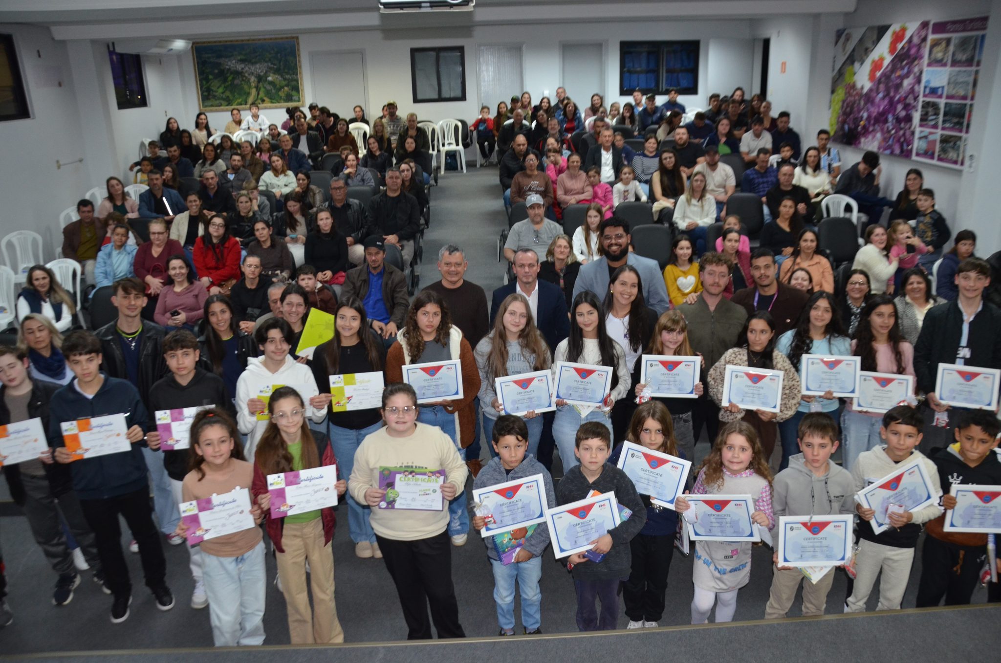 Ametista do Sul investe R$ 155,8 mil em bolsas de inglês e apresenta novos projetos para preparar jovens para o futuro