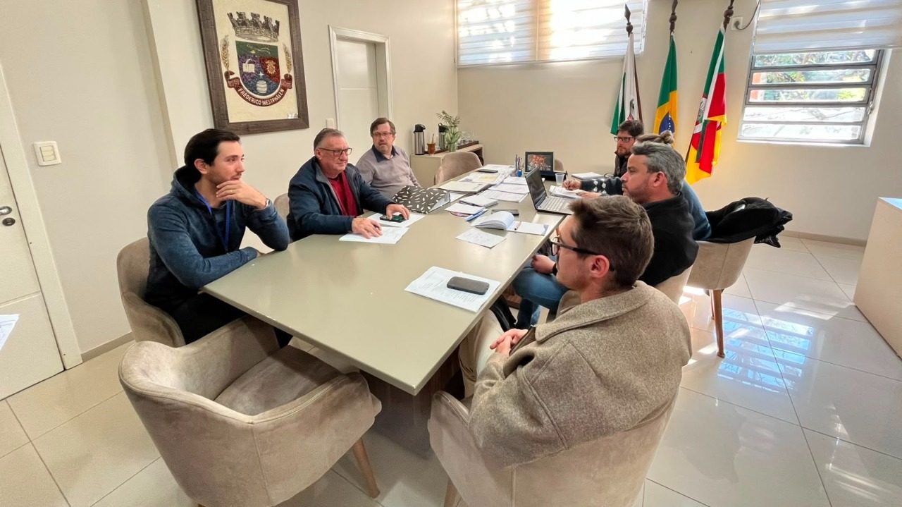Rede de esgoto avança para 38% de conclusão e prefeitura exige mais rapidez na recuperação das ruas