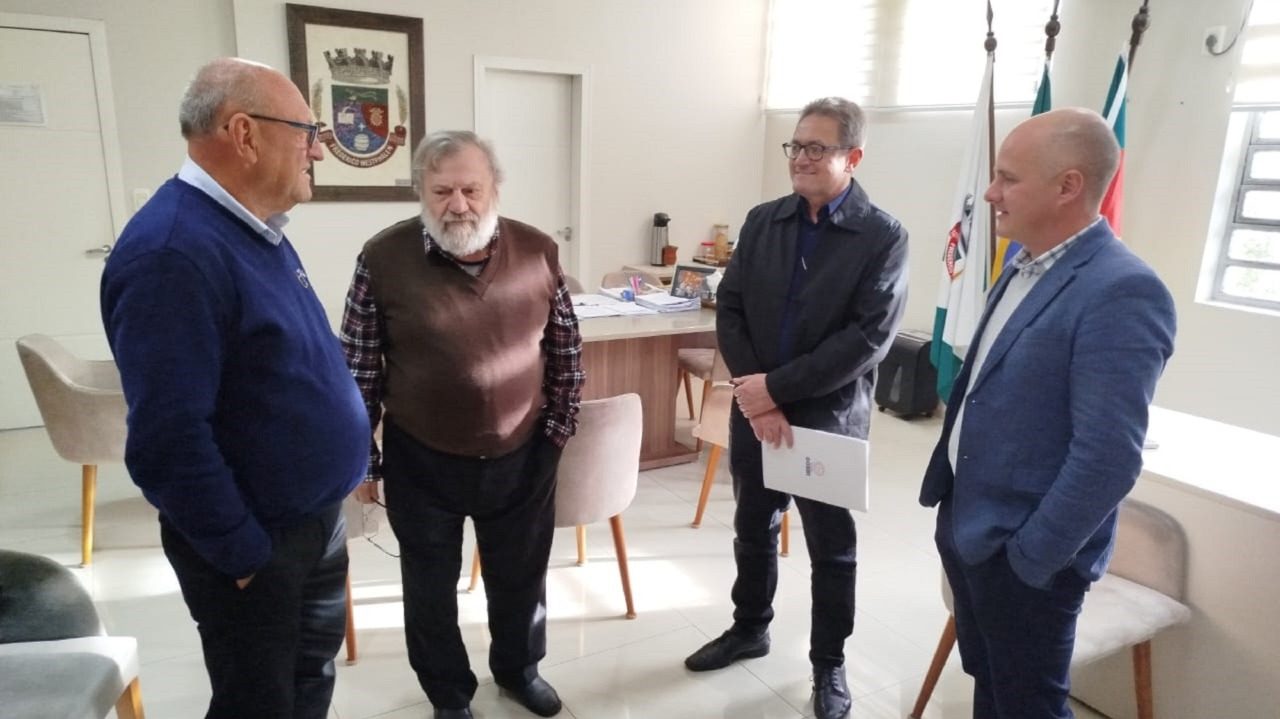 Empresários apresentam plano de melhorias para frigorífico da Adelle