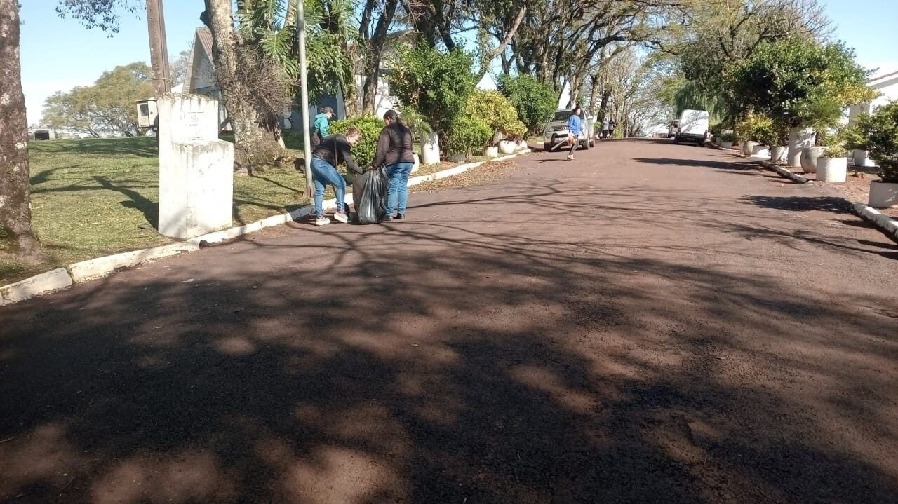 Cemitério Municipal de Frederico Westphalen recebe serviços de limpeza e manutenção