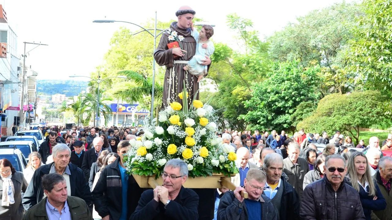 Tradicional Festa de Santo Antônio lota salão paroquial de FW