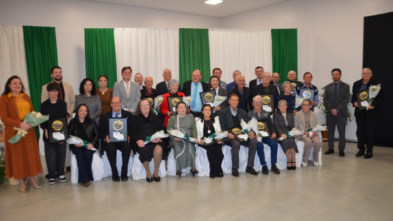 Câmara de Seberi homenageia pioneiros do município