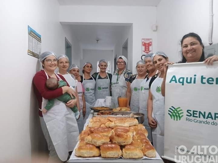 Curso dos derivados de mandioca é realizado em Caiçara