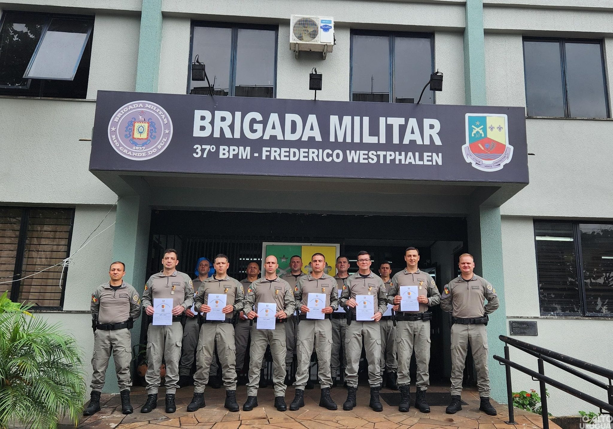 37º BPM entrega medalhas por tempo de serviço a policiais militares