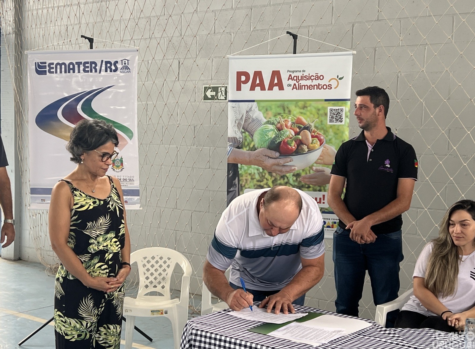 Conab e cooperativas da região formalizam contratos do PAA