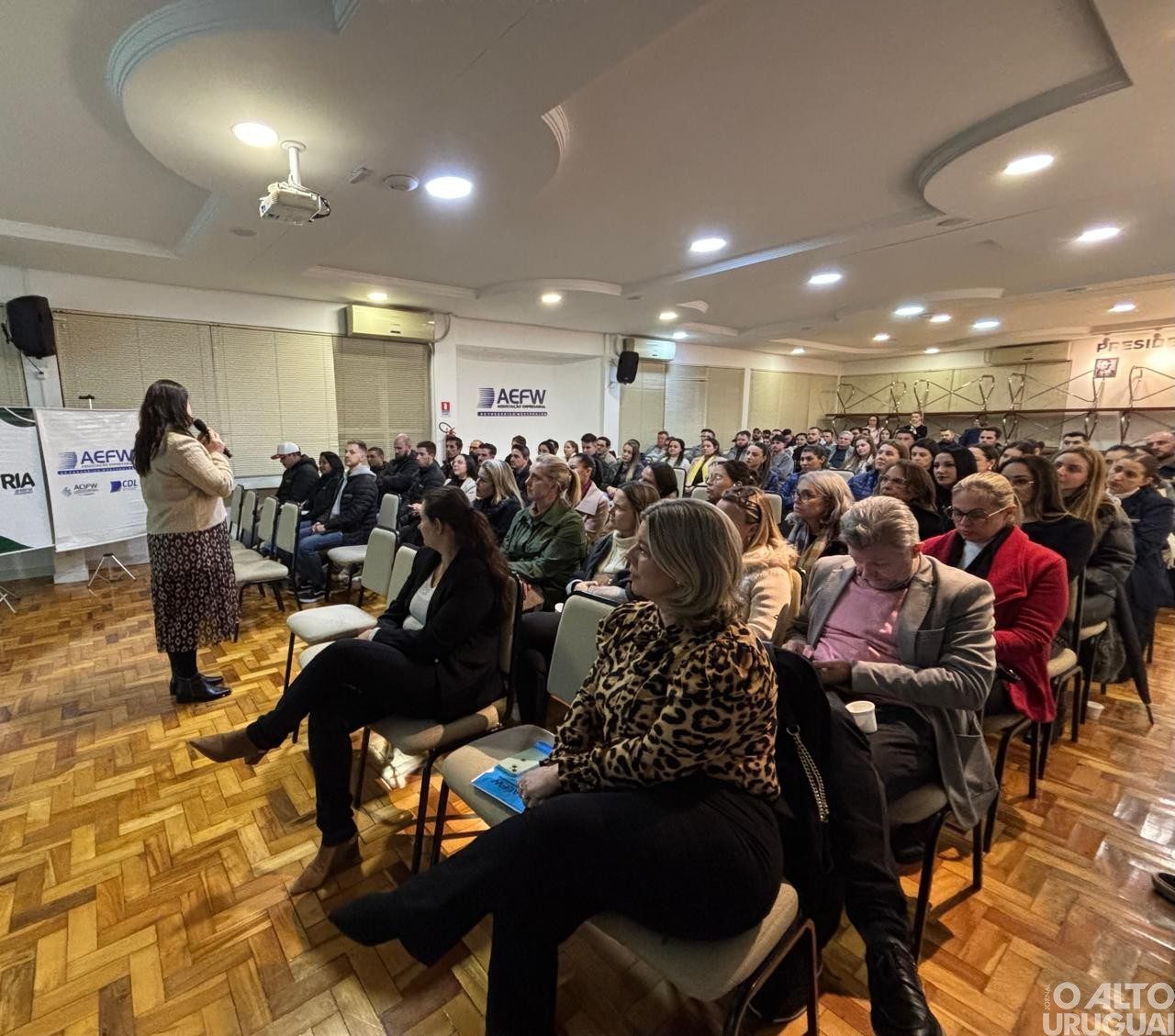 Núcleo da Indústria da AEFW promove palestra sobre valorização profissional