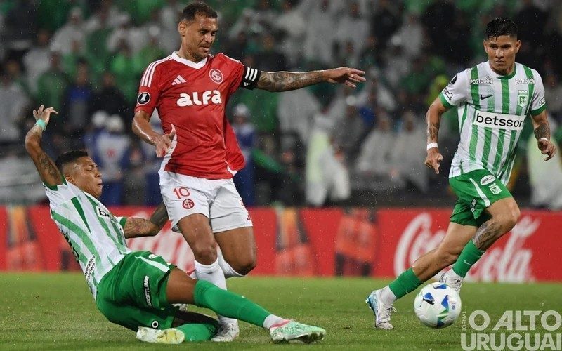 Inter joga mal, perde e se complica na Libertadores